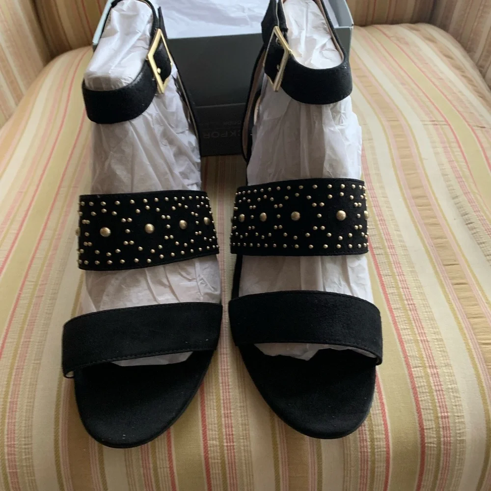 Rockport New in box 10 wide Black Wedge Sandals with Gold Studs - Picture 2 of 12